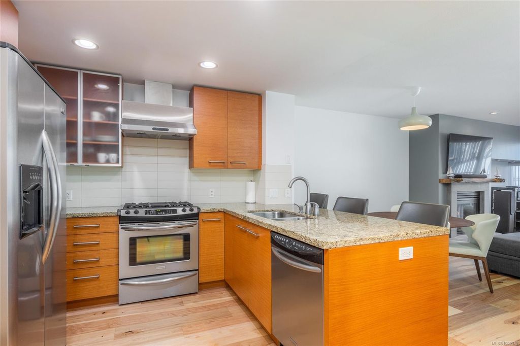 listing image 16041033764160593598