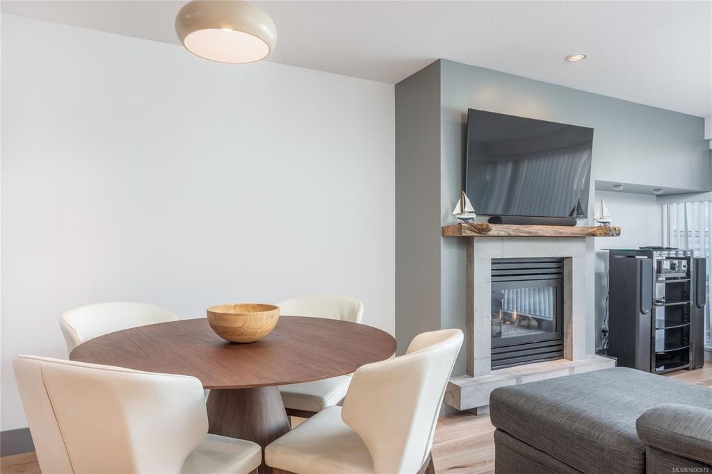 listing image 16041482571205056093