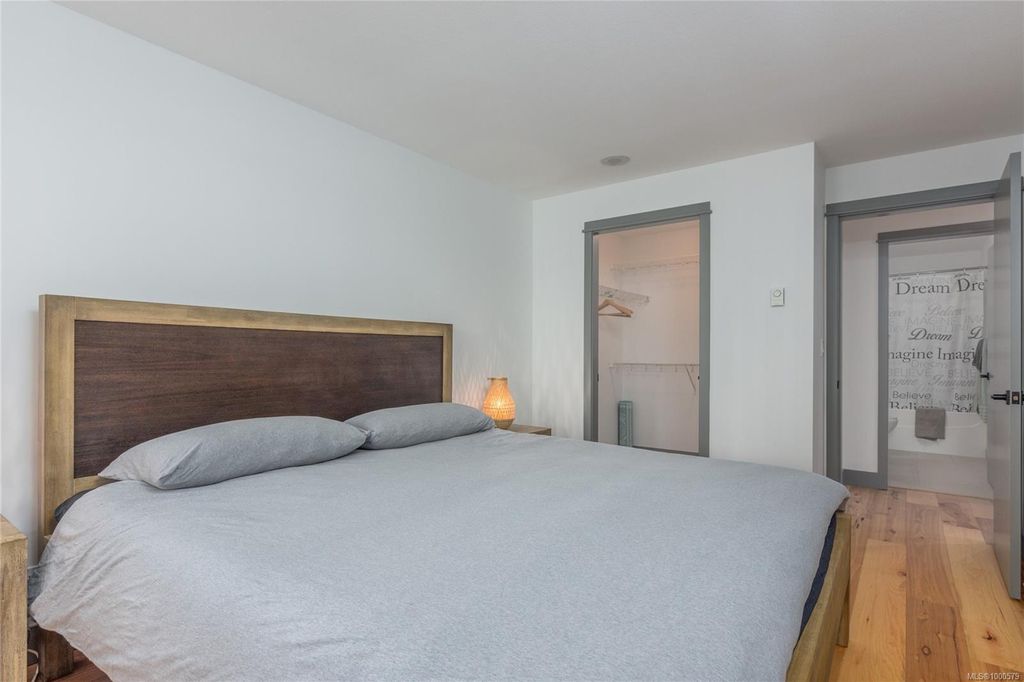 listing image 16044865061105946898