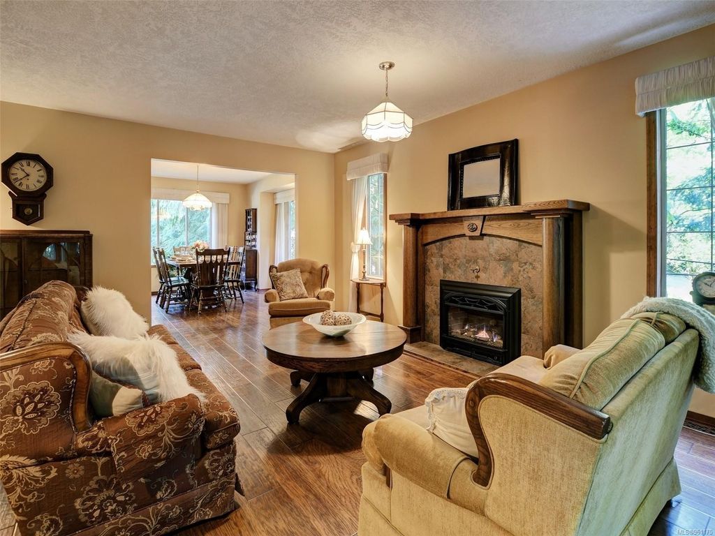 listing image 16042778323516032336