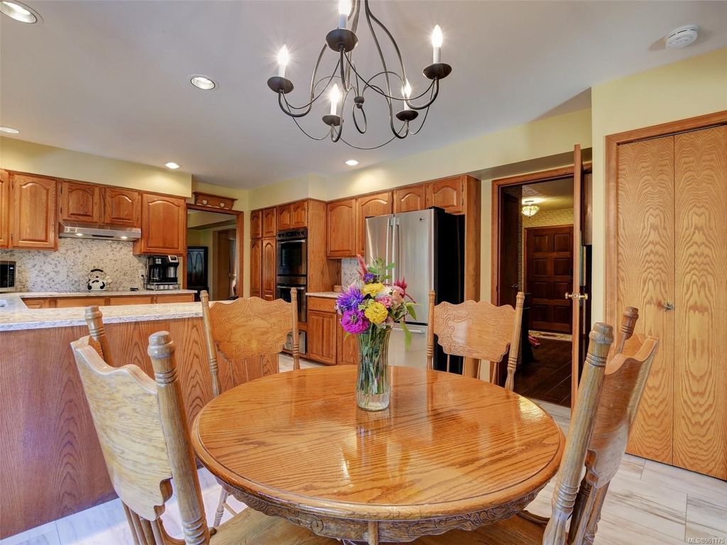 listing image 16045737052948937892
