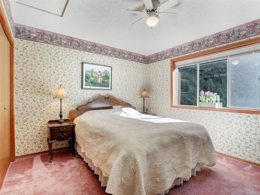 listing image 16045319141397052937