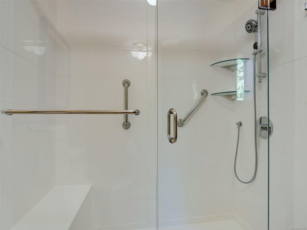 listing image 16041196818030098500