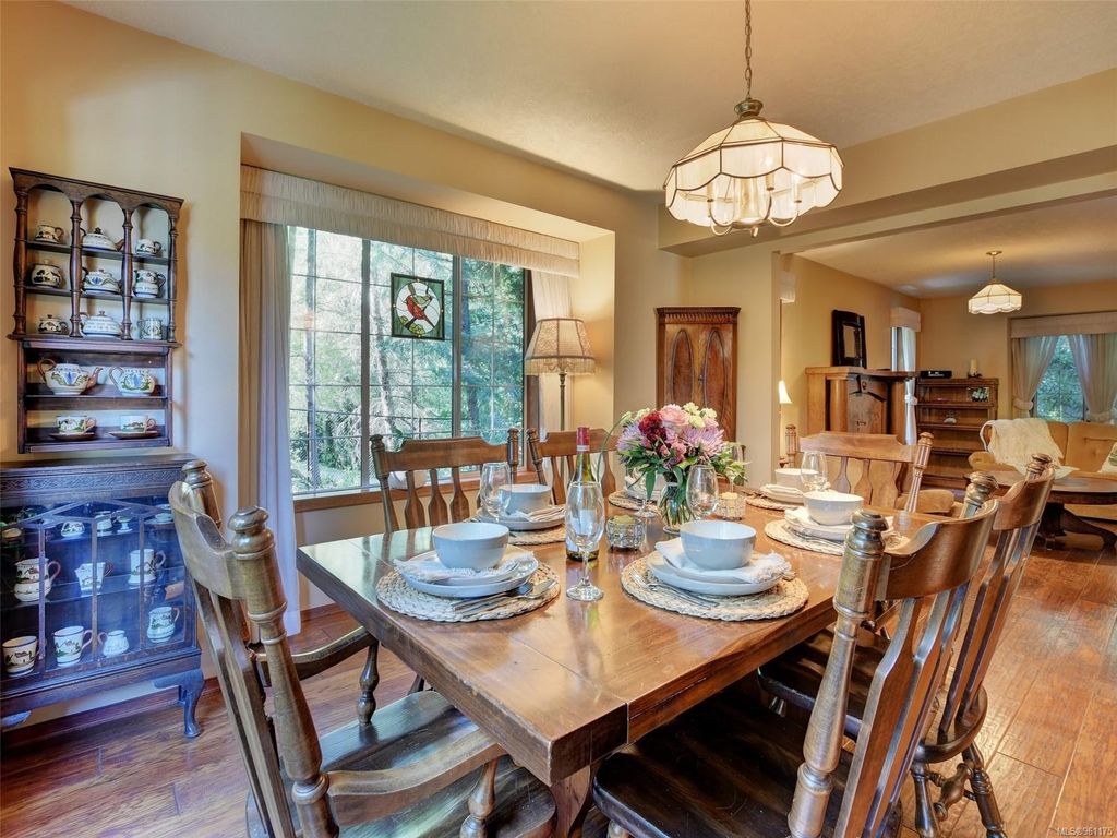 listing image 16049026712341423407
