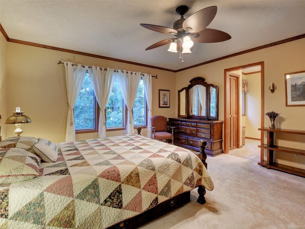 listing image 16043576709063360481