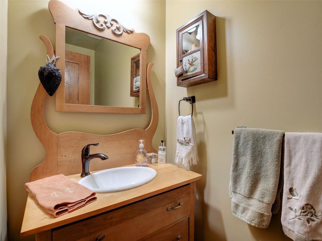 listing image 16048664466848350613
