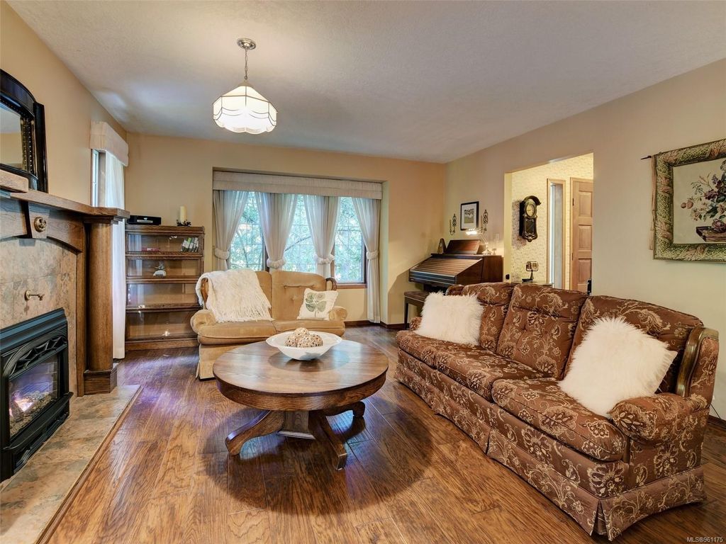 listing image 16047532547352731962