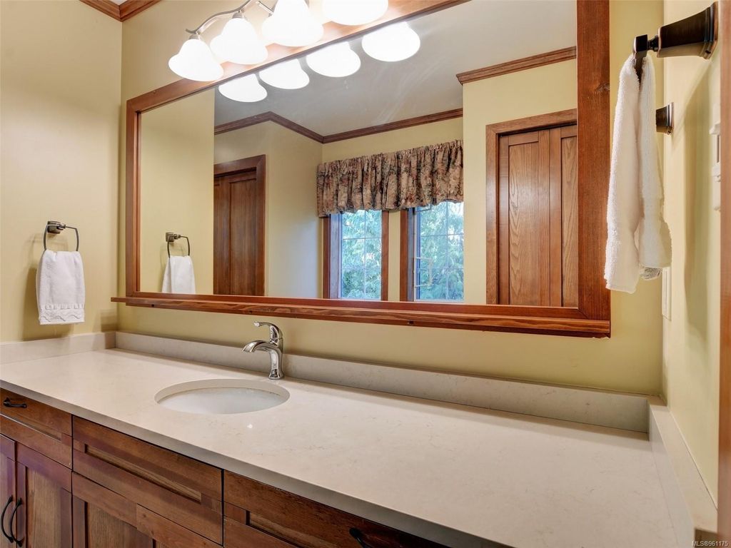 listing image 16045926828833799155