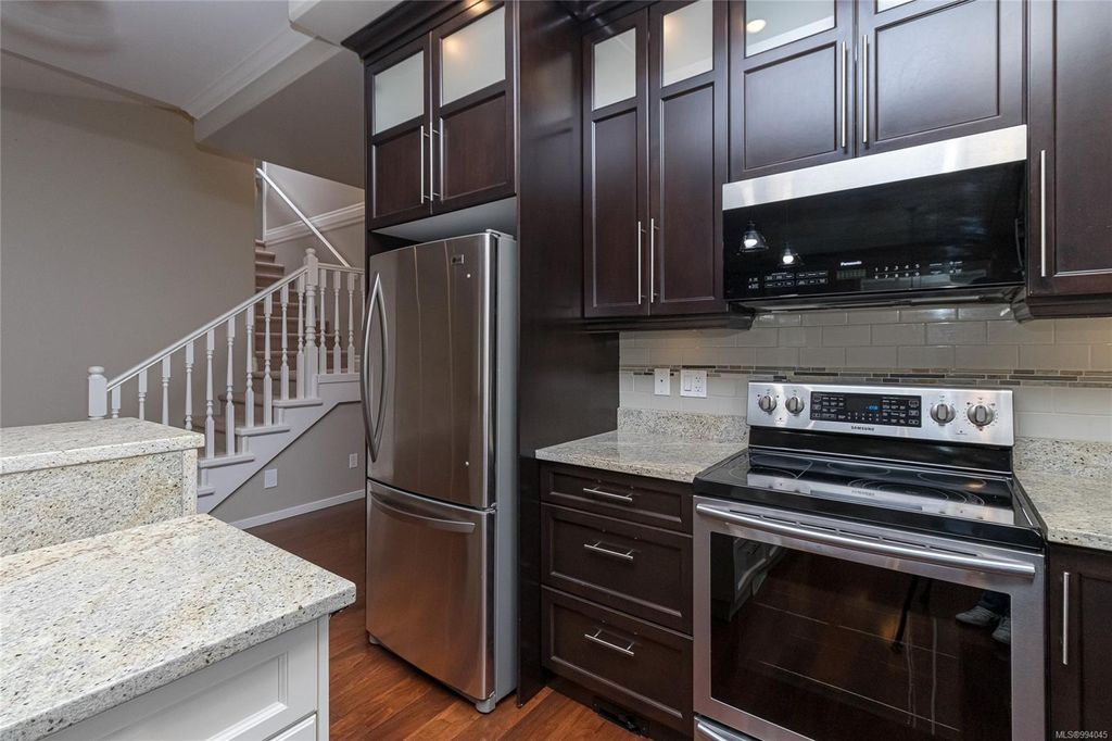 listing image 16042419618800464482