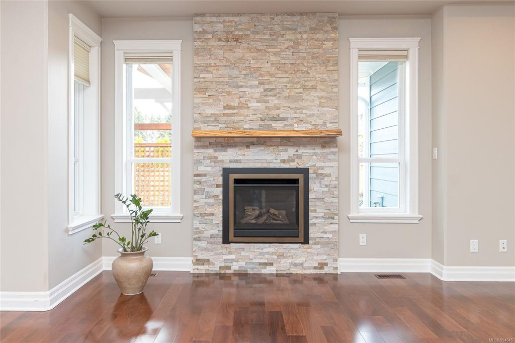 listing image 16044260204642794040