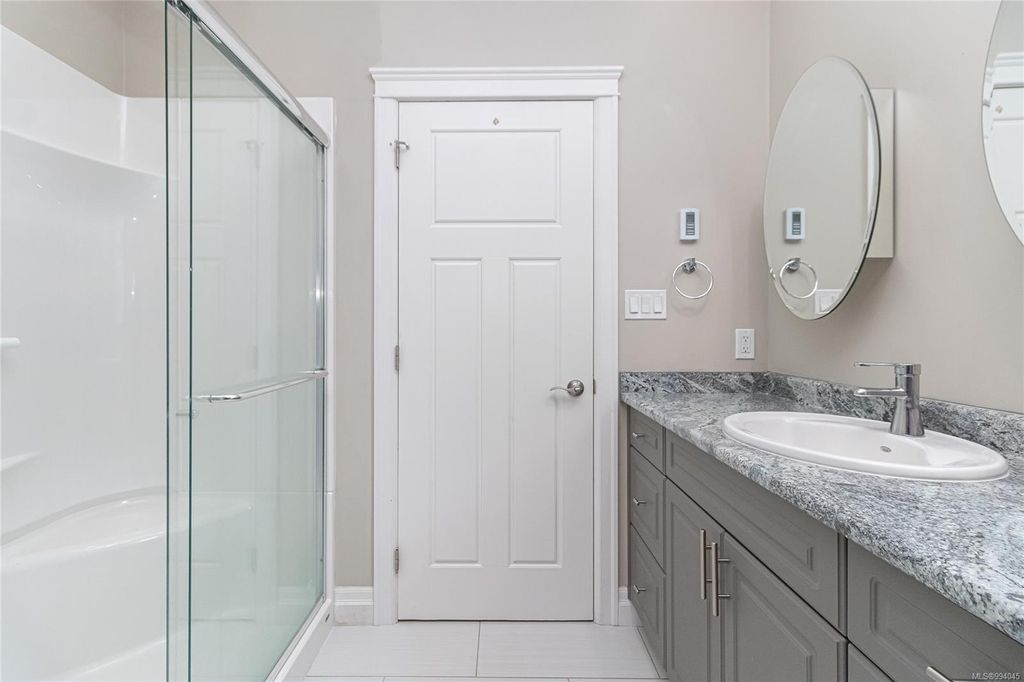 listing image 16049654984018449109