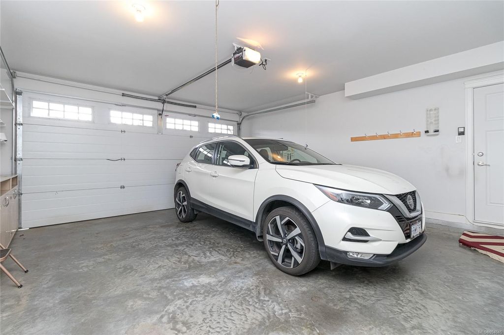 listing image 16047621084759581242