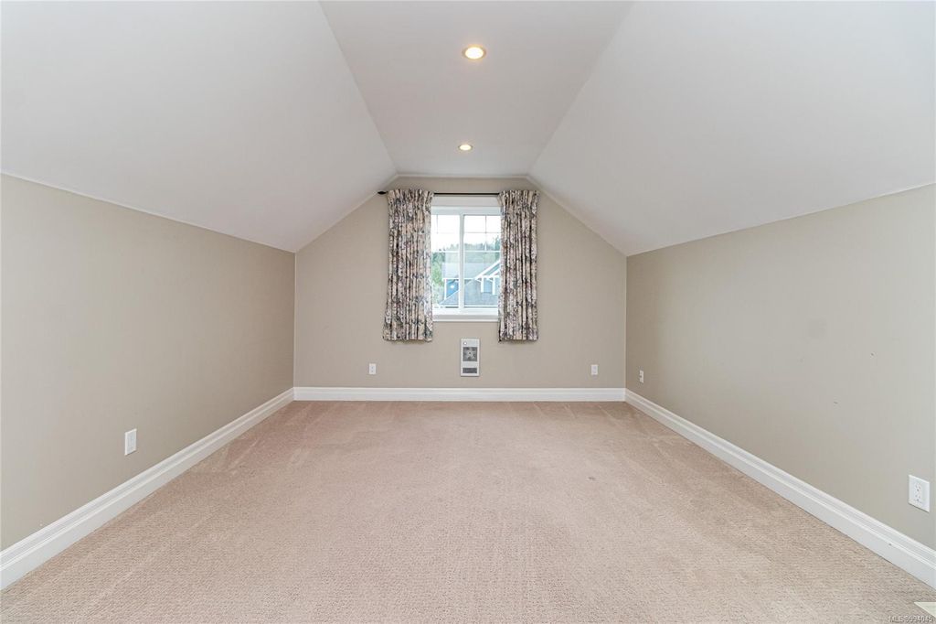 listing image 16042392085402075085