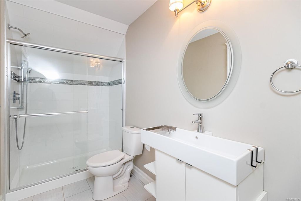 listing image 16043273279238212958