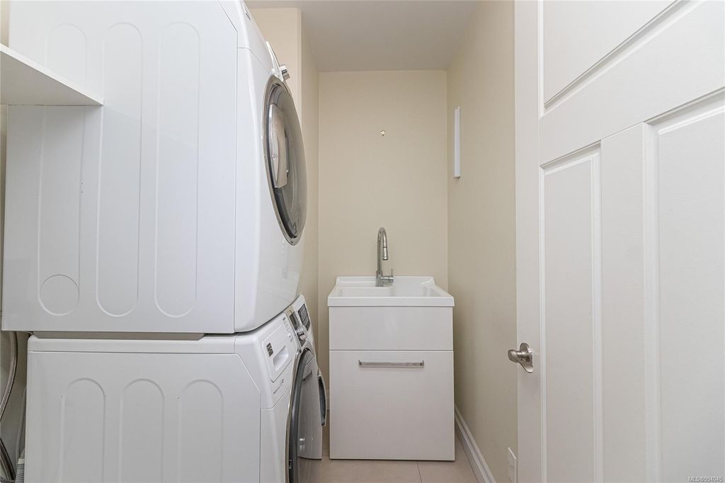 listing image 16044050034224930711