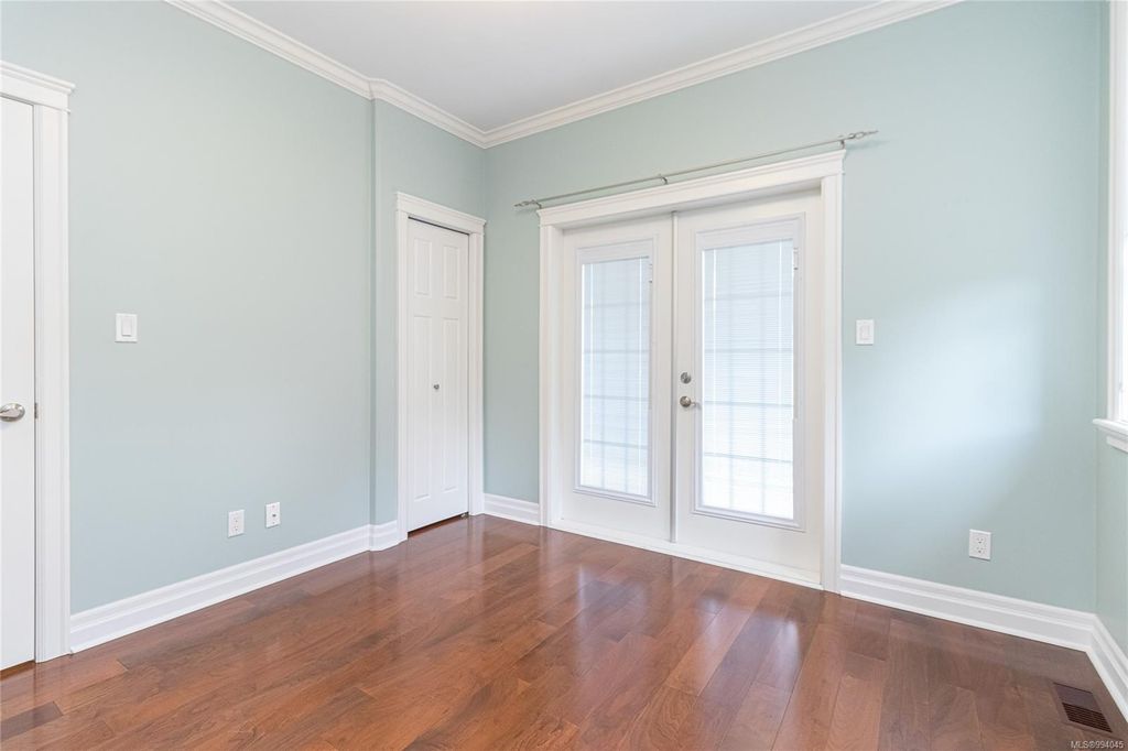 listing image 16047102873727591903