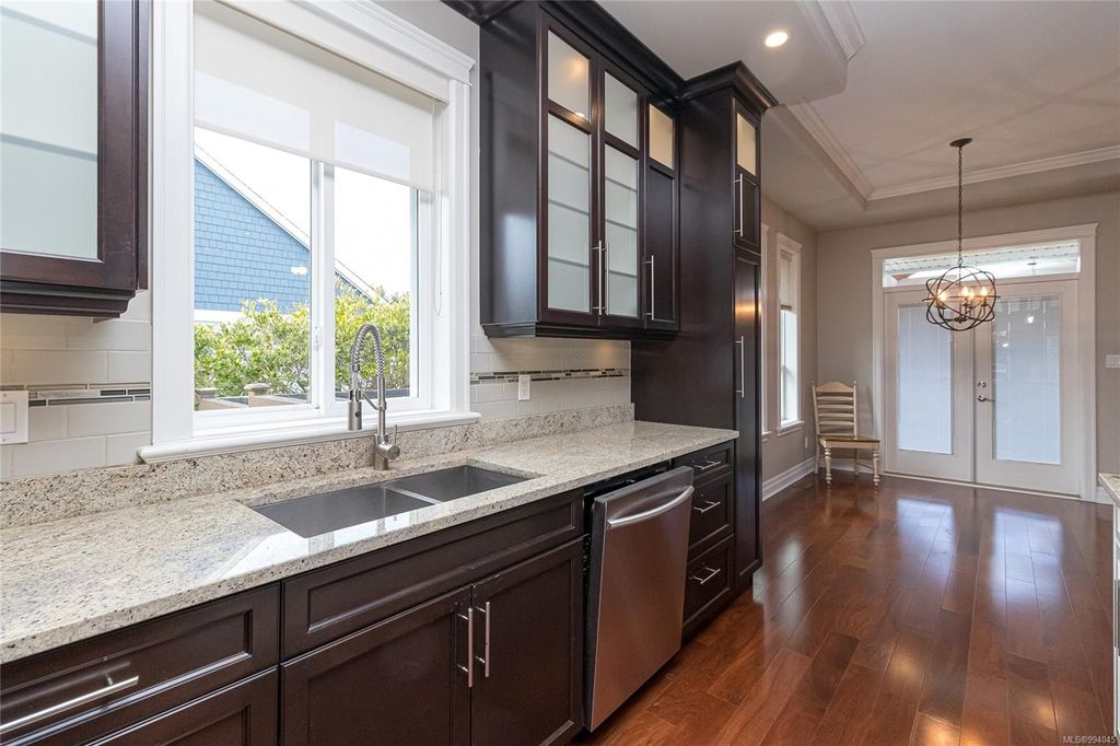 listing image 16049824676741071256