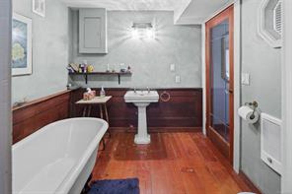 listing image 16049831448558539735