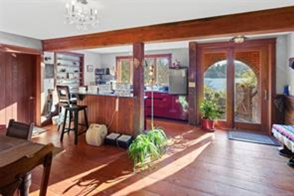 listing image 16048397452920599300