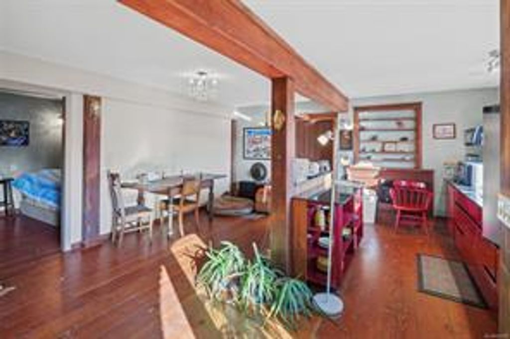 listing image 16040627614329845970
