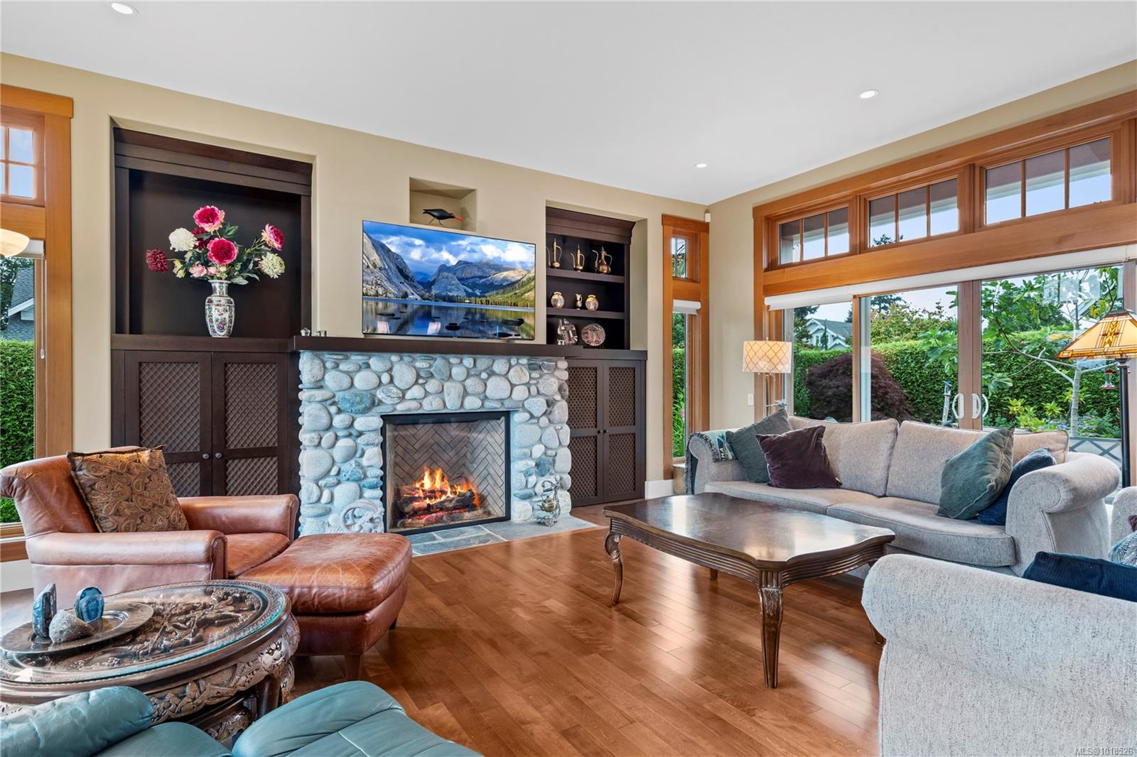 942 Bluffs Dr