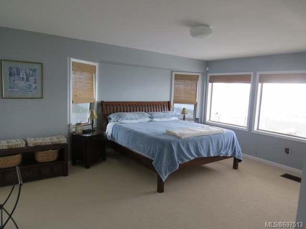 listing image 16049361214671340543