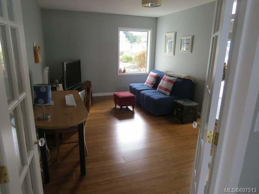 listing image 16044330418454886460