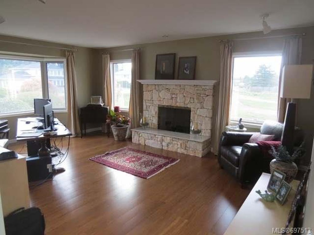 listing image 16041236989607566878