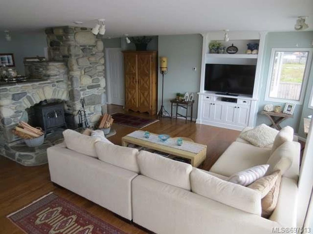 listing image 16048219494574484489