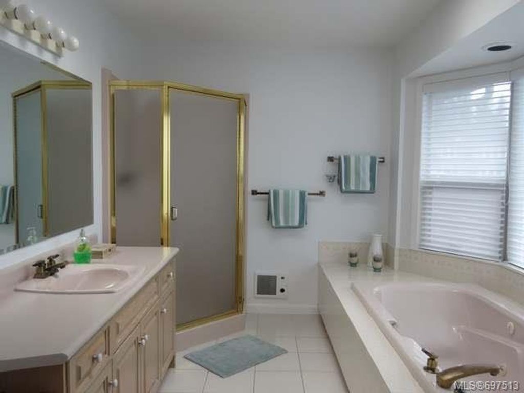 listing image 16042286187381677732