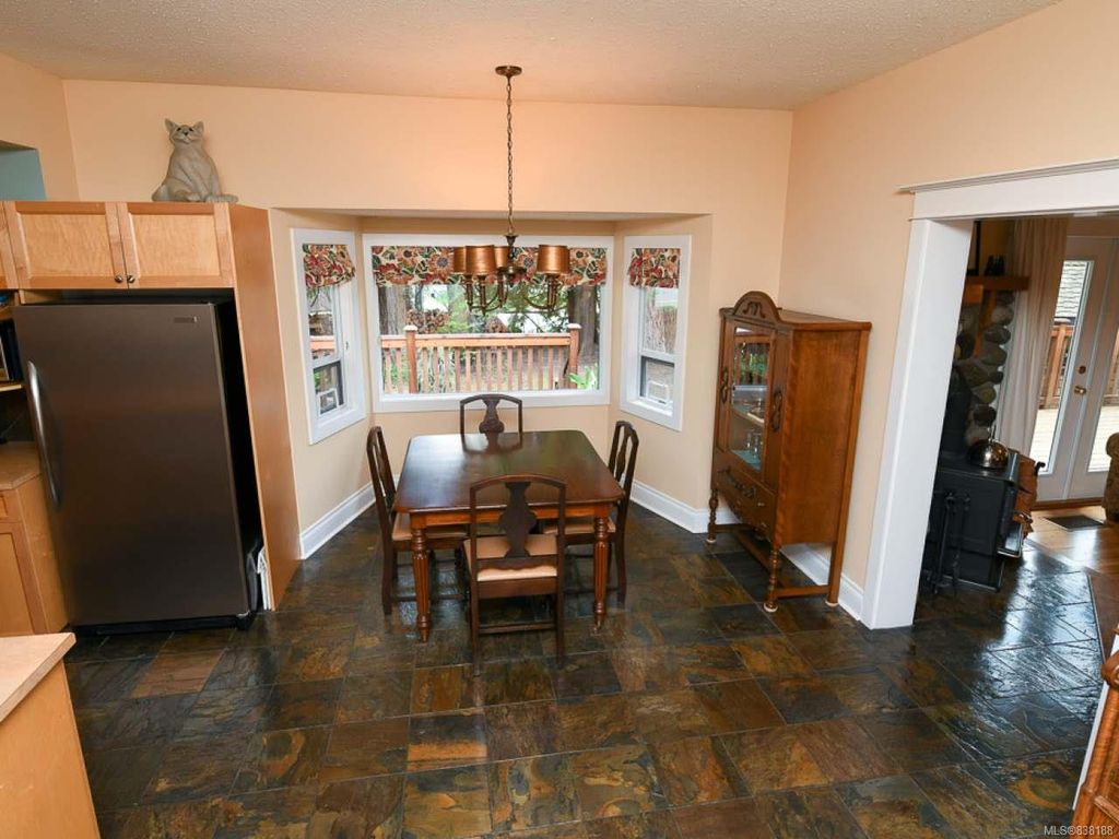 listing image 16047491843066992483