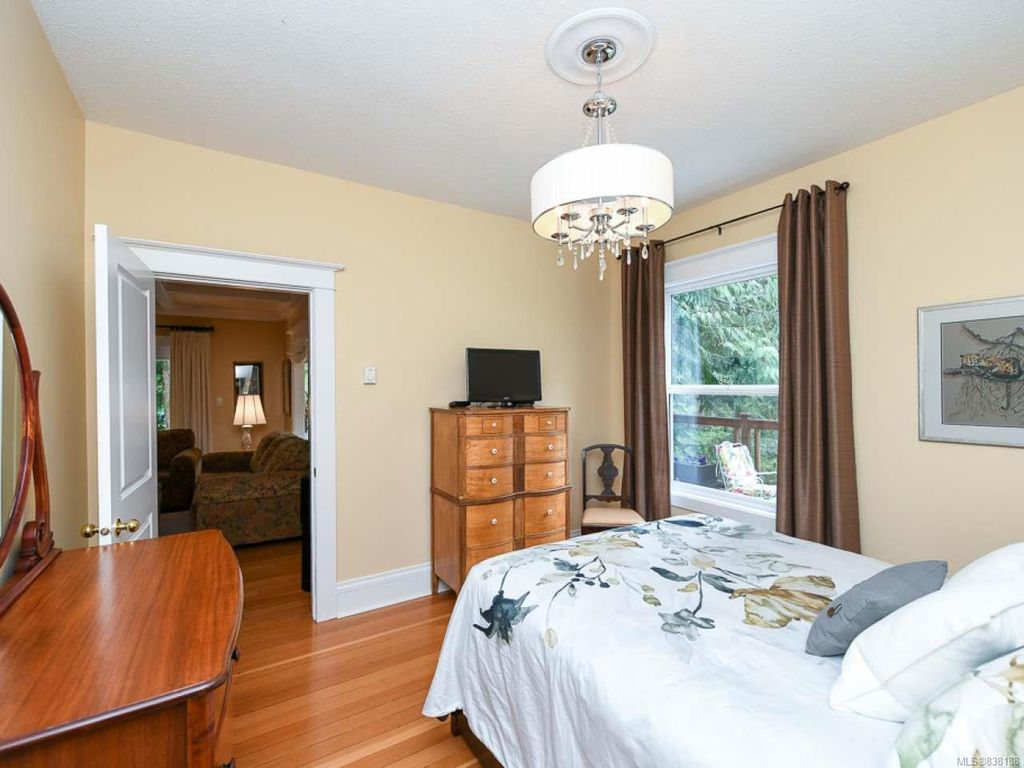 listing image 16041733229549467375