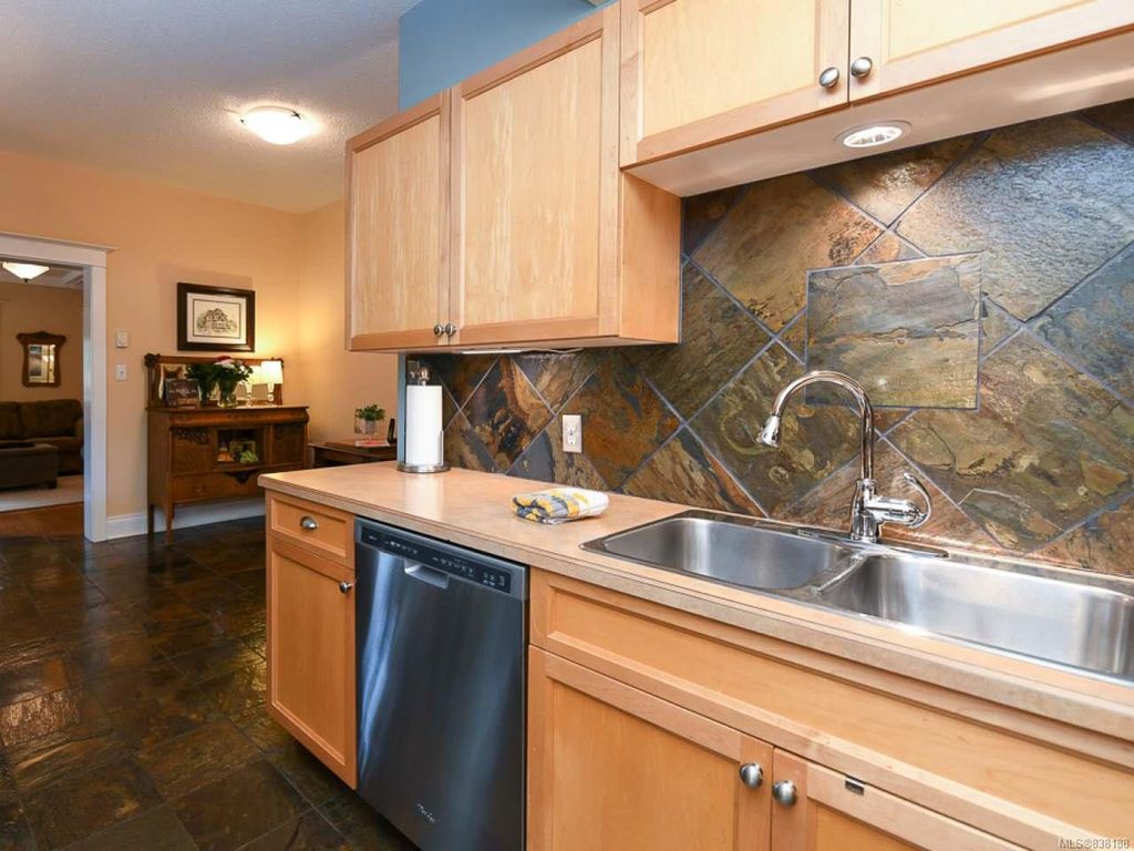 listing image 16046320752015400785