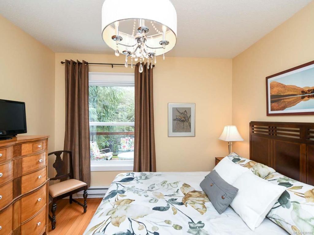 listing image 16042287893339822489