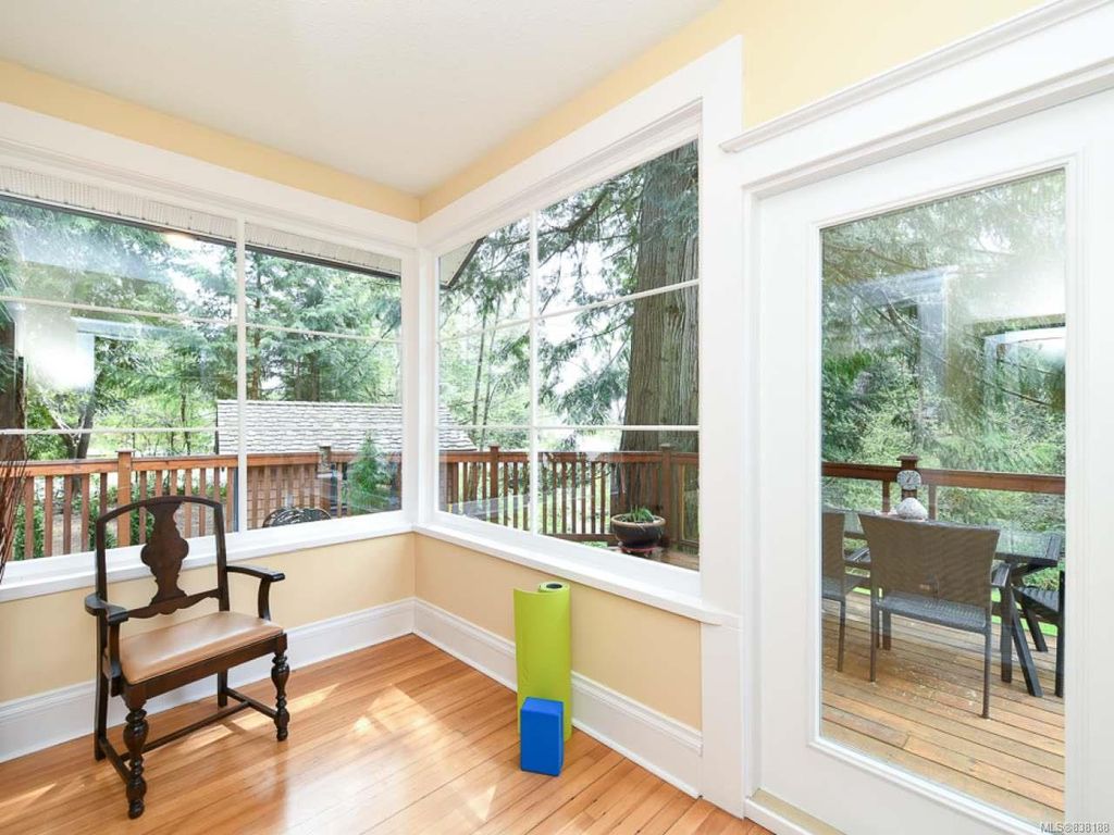 listing image 16049121281771019322