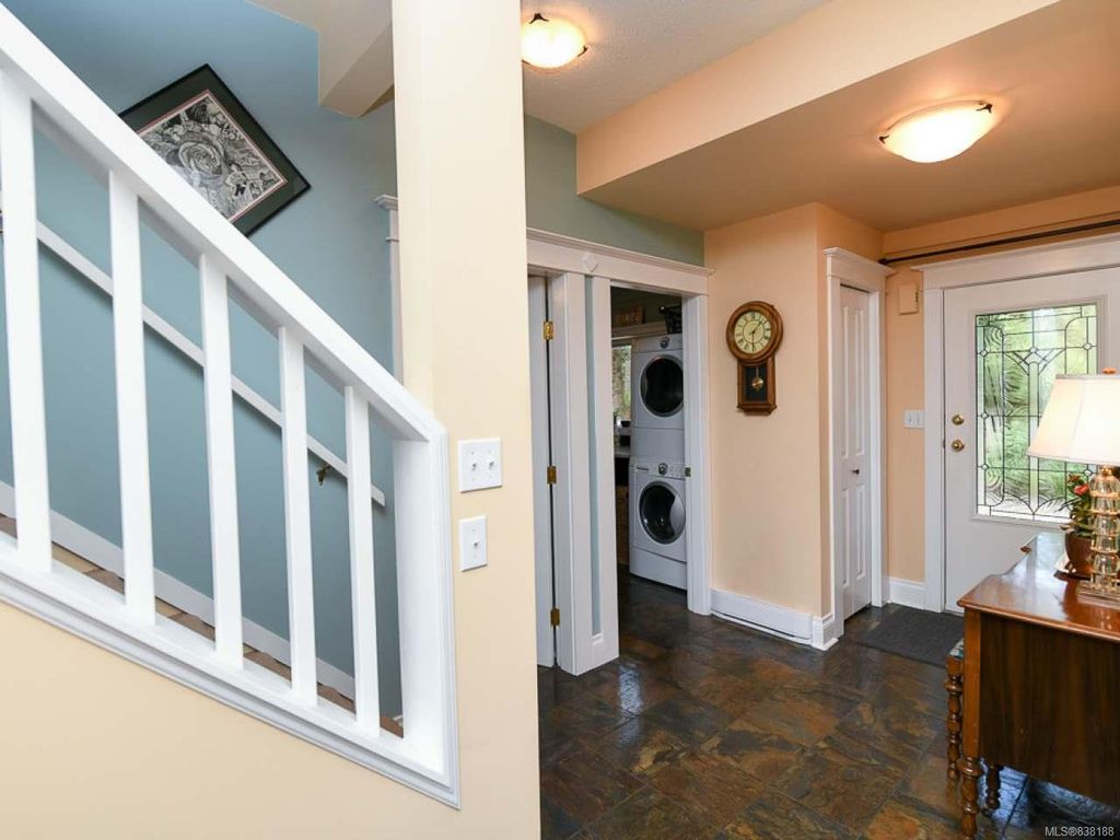 listing image 16040100739848955394