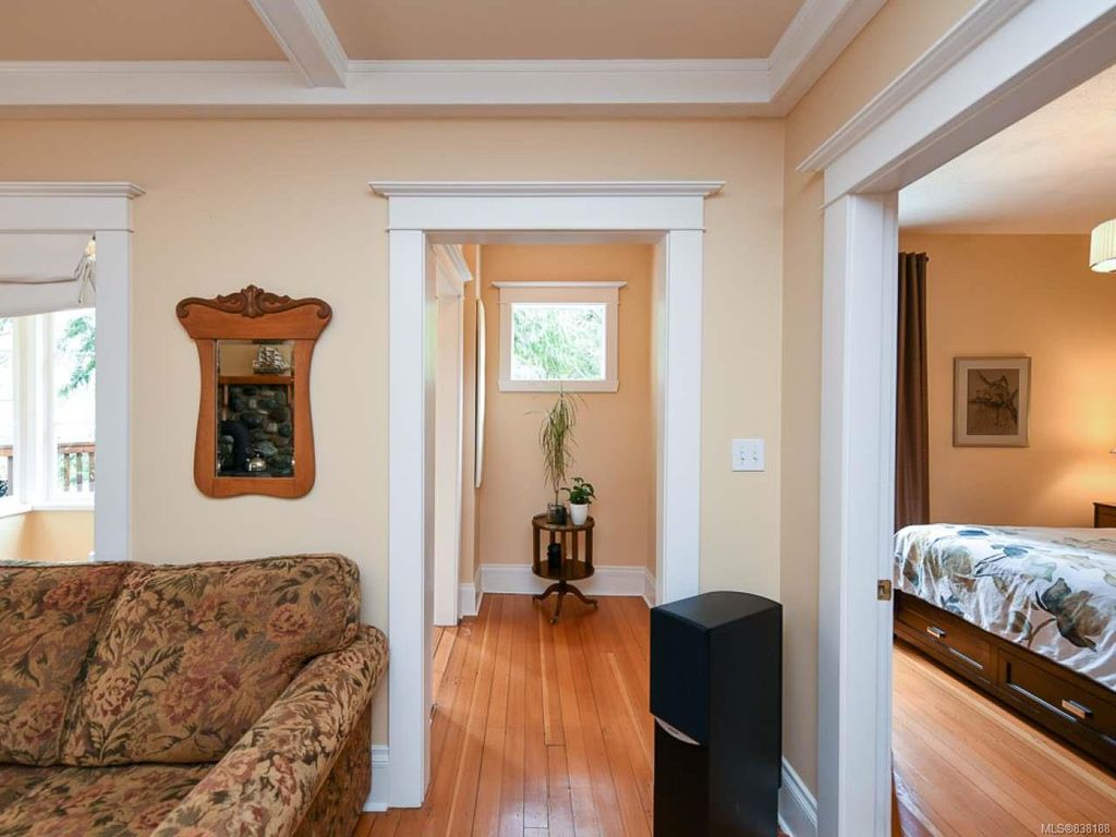 listing image 16046229602435061583