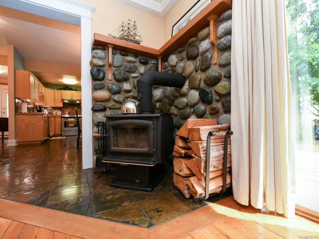 listing image 16048325076974688601