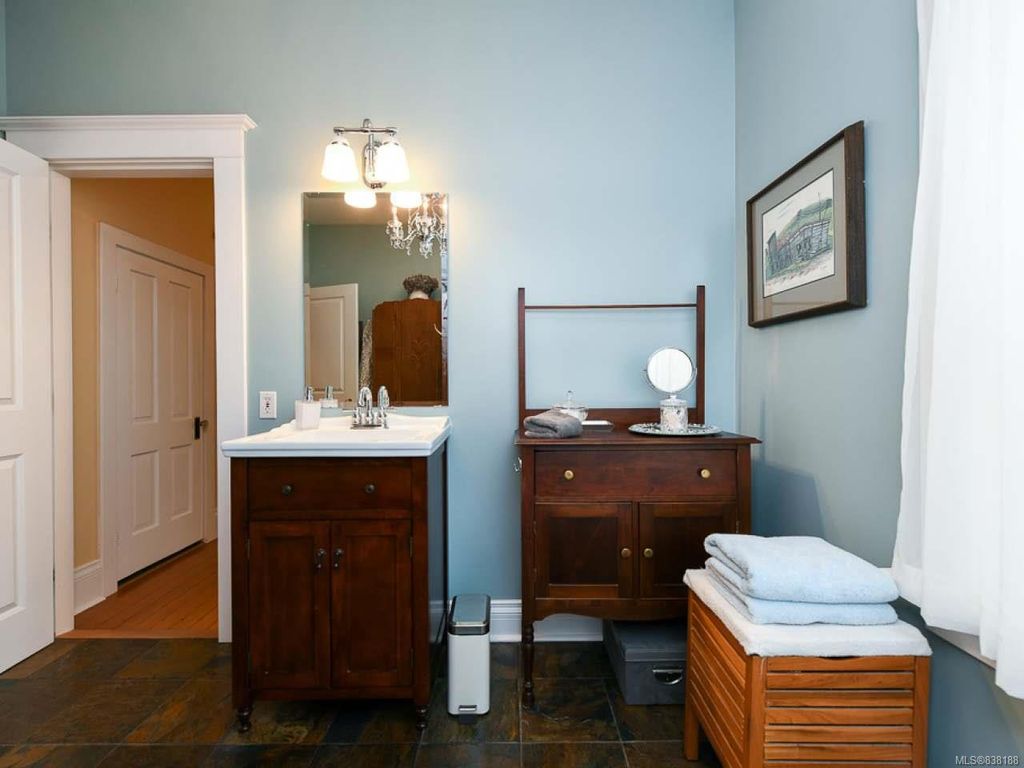 listing image 16046384566860042326