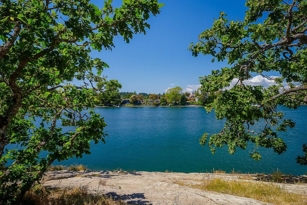 listing image 16041221823880438082