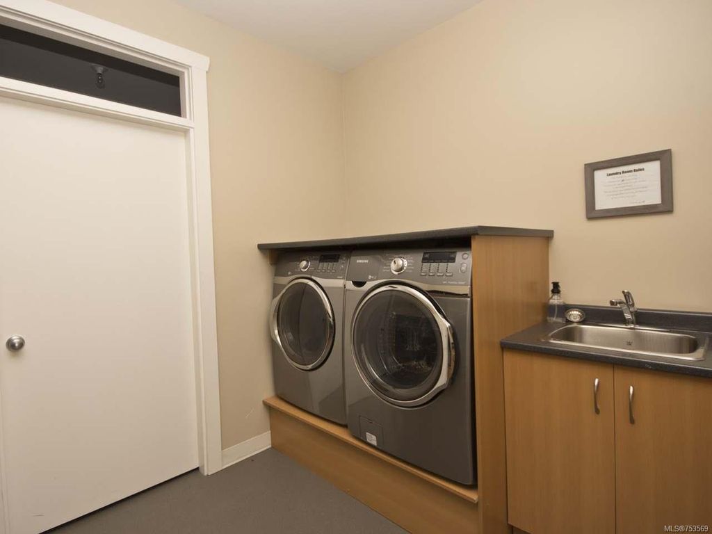 listing image 16048827771541954423