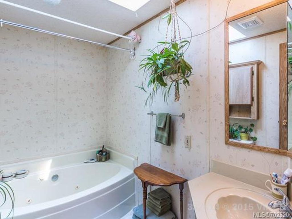 listing image 16048651105233243492