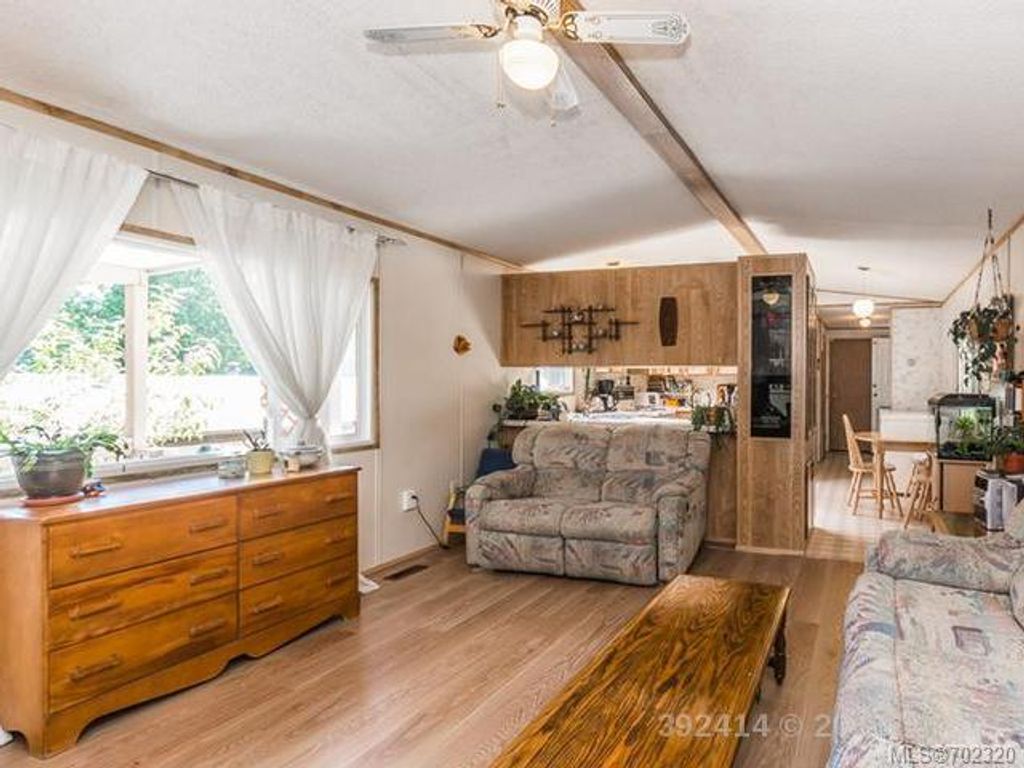 listing image 16044597245648539005
