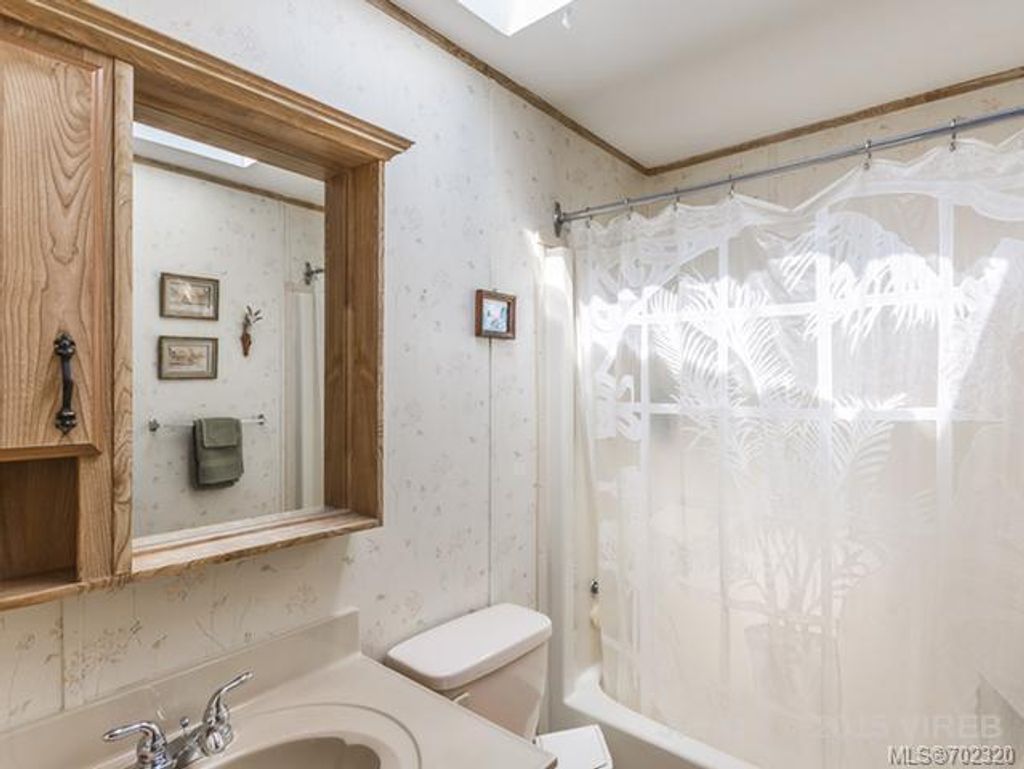 listing image 16043209175397418296
