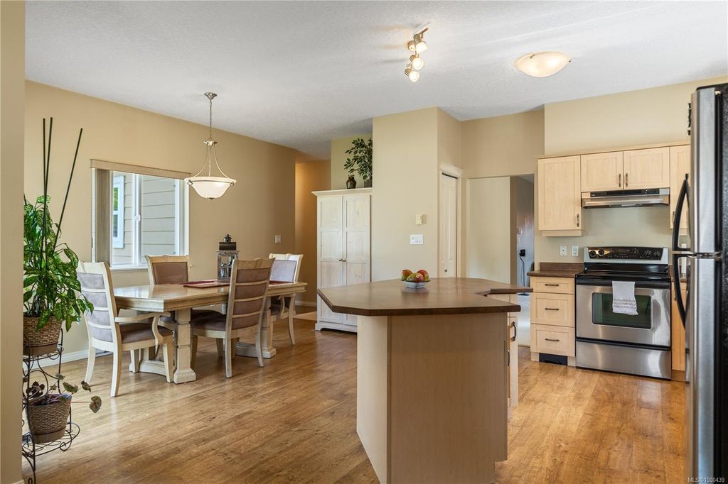 listing image 16041758729223154223