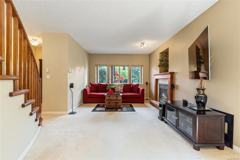 listing image 16044358886754474422