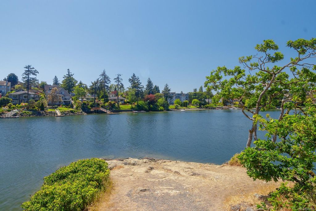 listing image 16045183000925924814