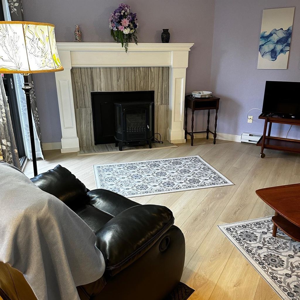 listing image 16041378625639659037