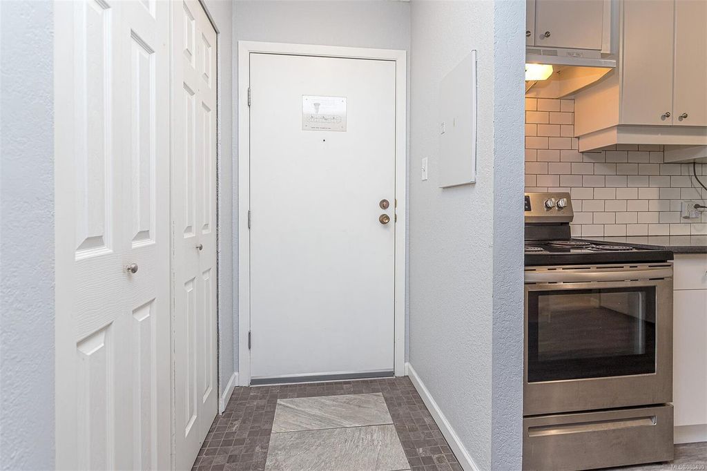listing image 16049813874063250423