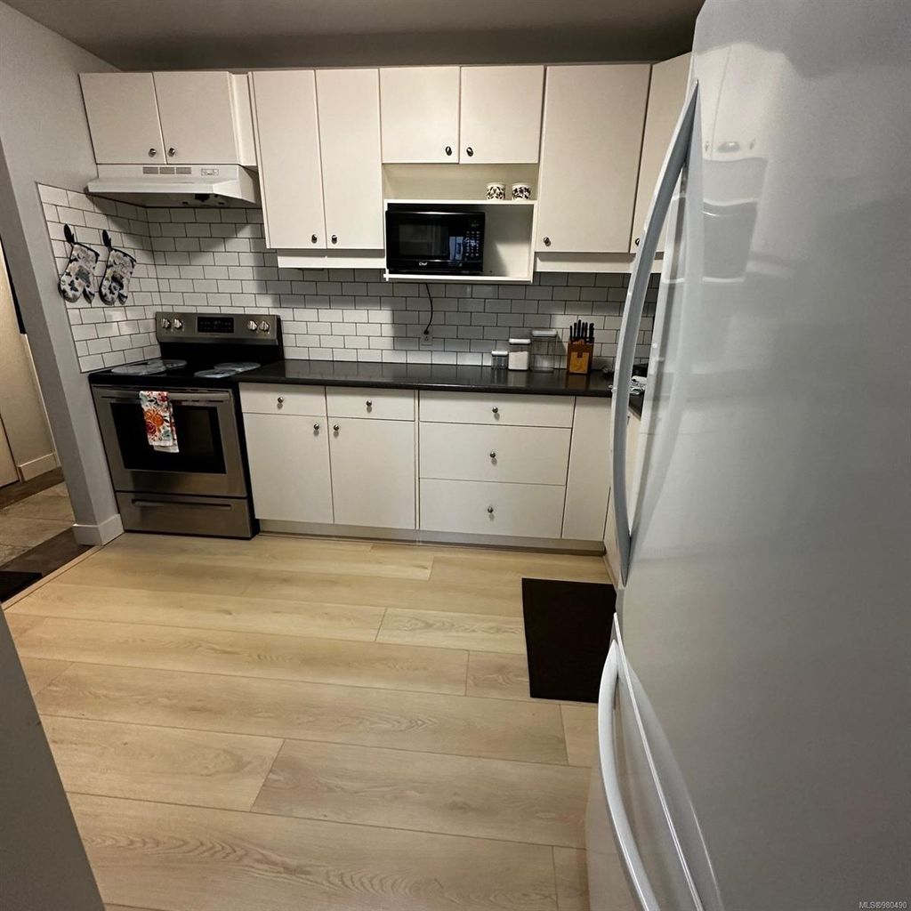 listing image 16040934511976277044